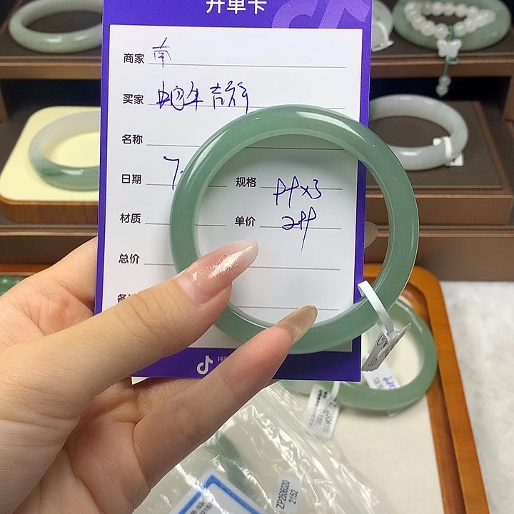 石英质玉手镯未镶嵌?****