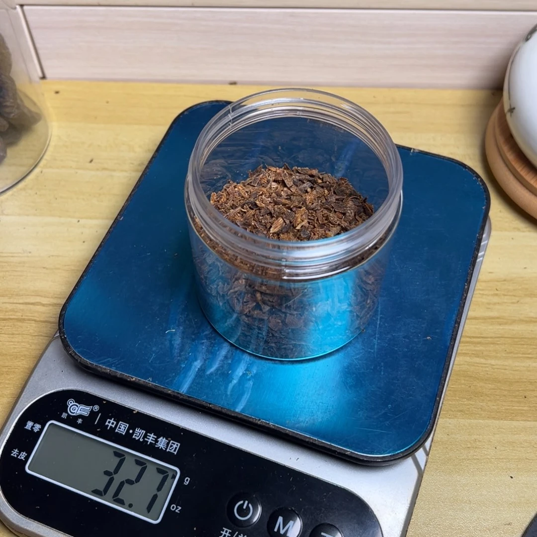 蔡***树脂制品海南天然老白棋沉水树丁切料32克