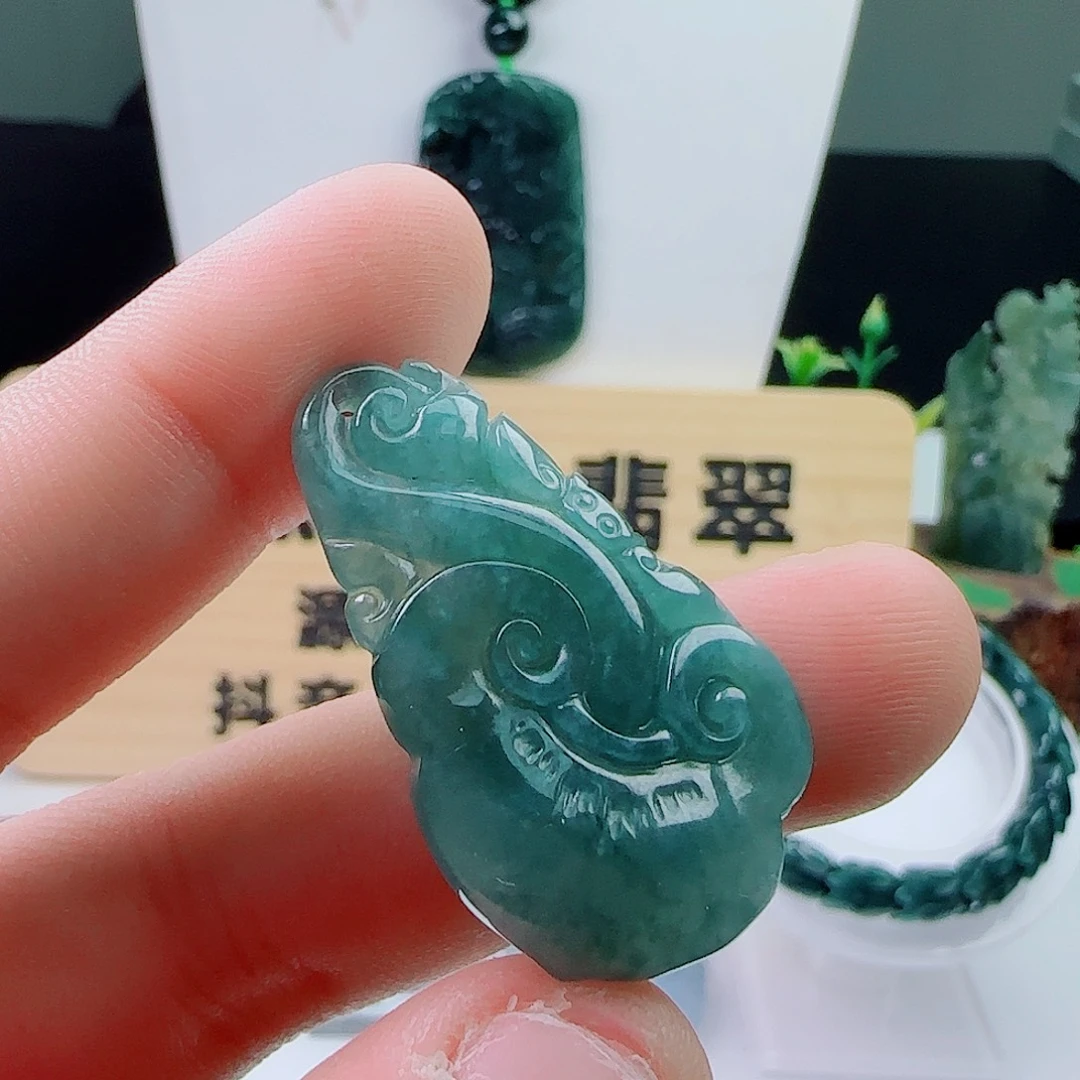 翡翠未镶嵌颈饰1111