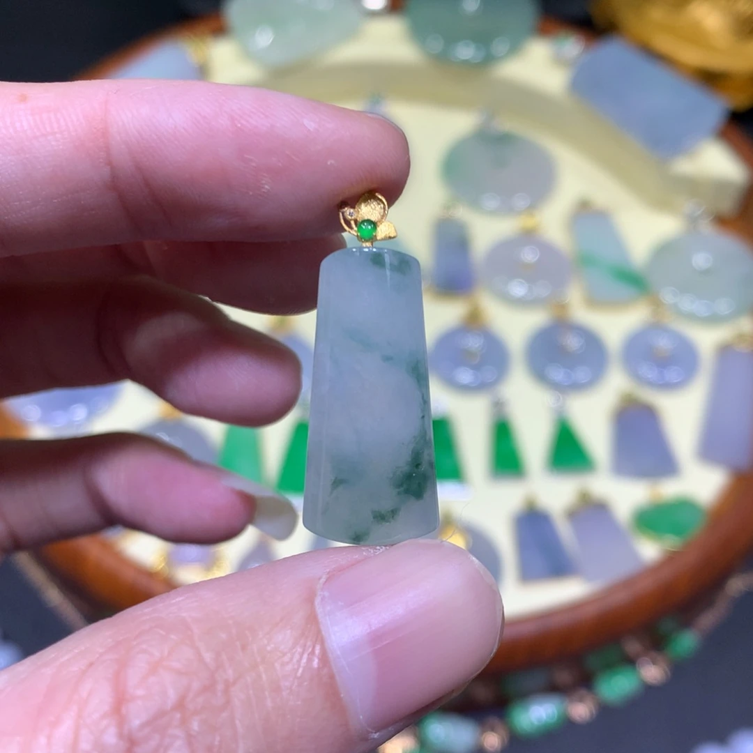 翡翠吊坠(不含链)18K金镶嵌