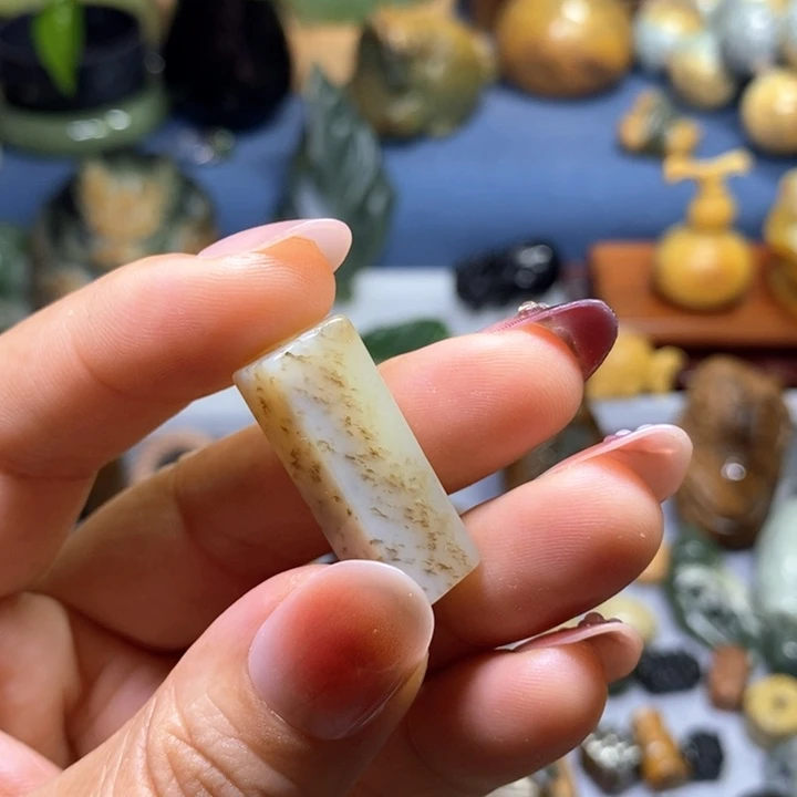 透闪石质玉未镶嵌挂件