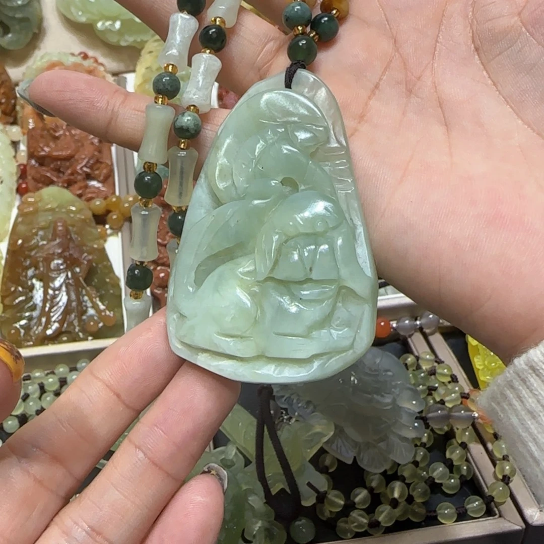 未镶嵌蛇纹石玉吊坠