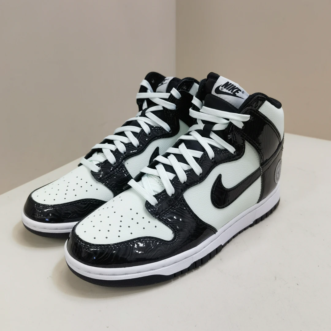 Nike Dunk barely green 漆皮合成革/40码/全新原盒