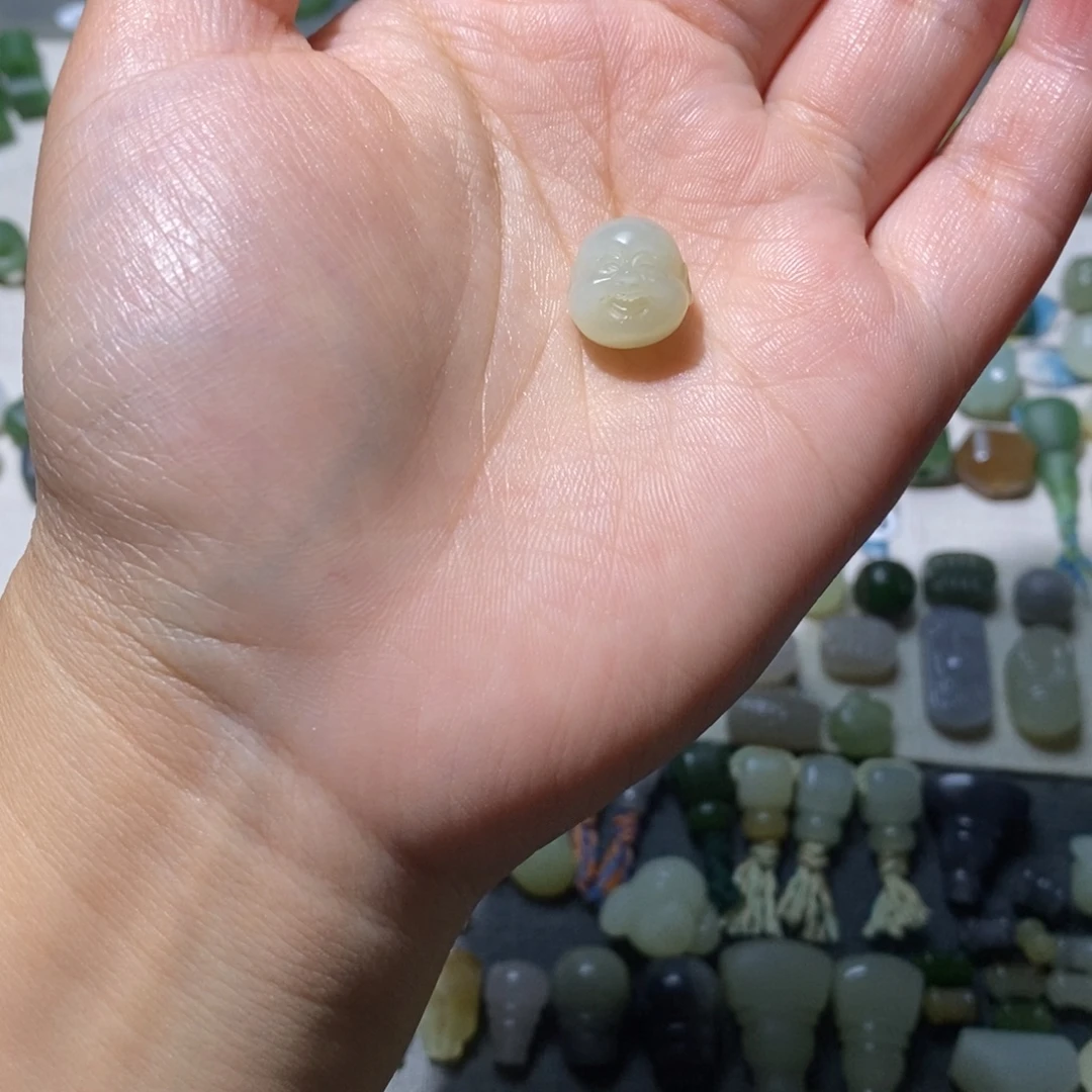 ****运和田玉未镶嵌车挂