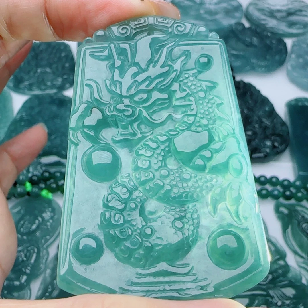 翡翠未镶嵌颈饰多样性发货天然的A货翡翠