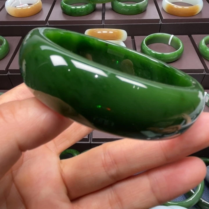 和田玉未镶嵌手镯