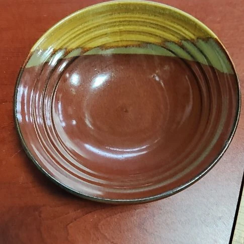 瓷片瓷片，各种摆件，均有瑕疵。沙锅！