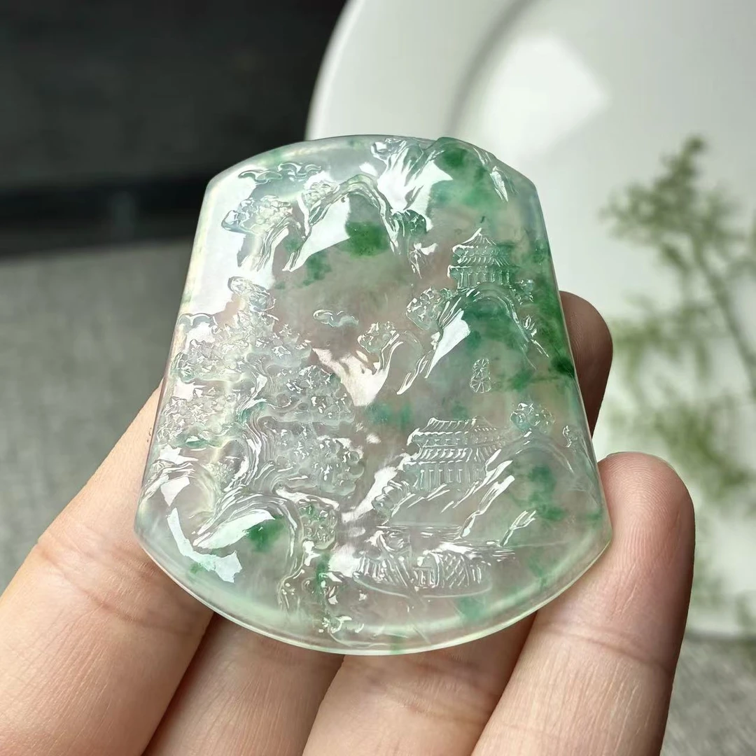 天然a货缅甸翡翠自然光尺寸54.8/43.3/5.1,高冰飘绿花山水牌吊坠