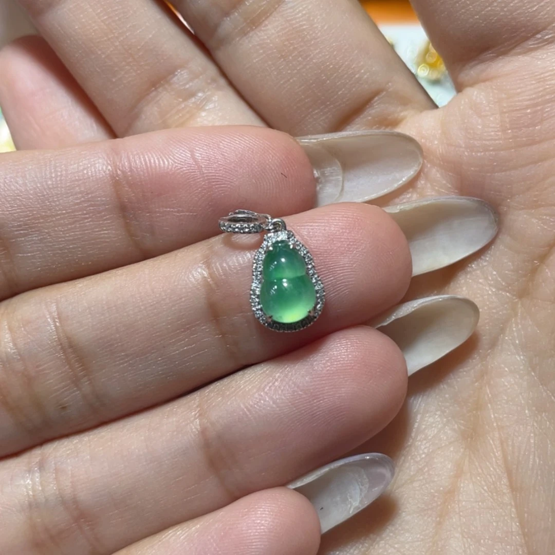 【闪购商品】颈饰18K金镶嵌翡翠