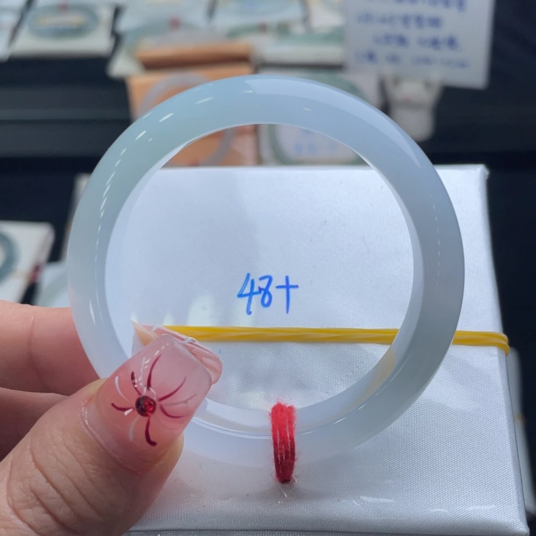 翡翠手镯未镶嵌翡翠手镯