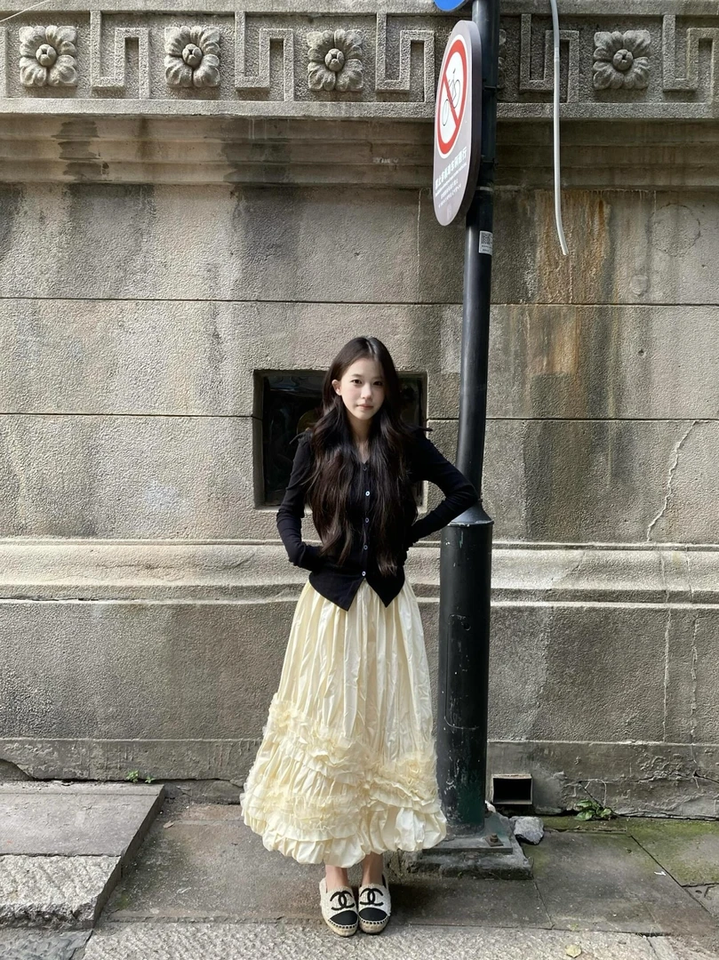 纯欲风黑色修身显瘦短款针织开衫上衣杏色重工花边拼接半身裙套装