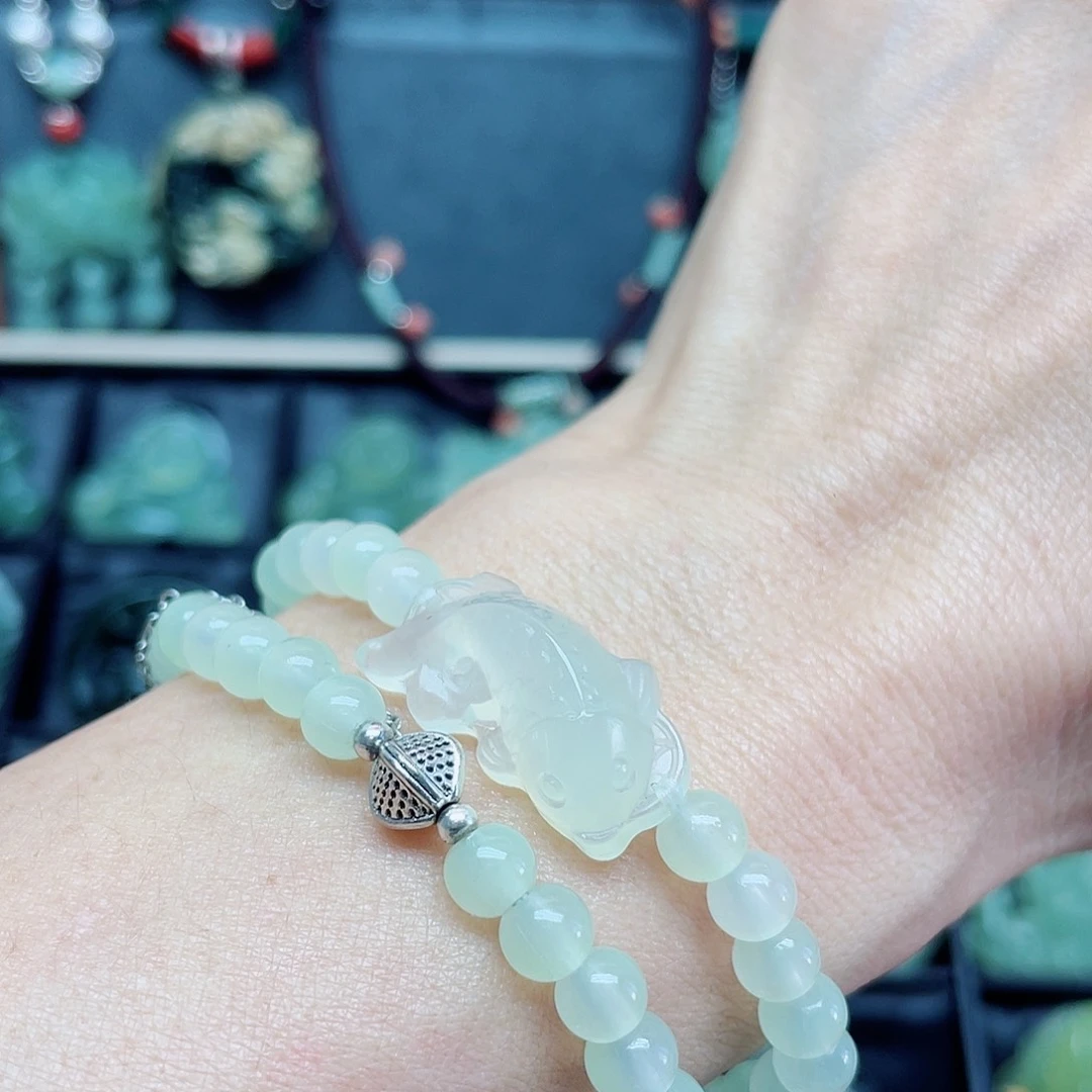 蛇纹石玉未镶嵌颈饰