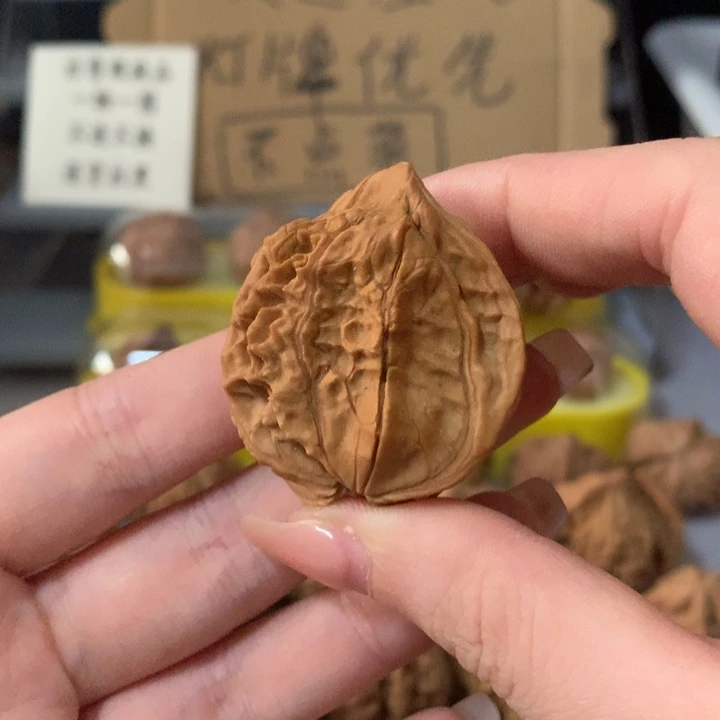 江***2吊坠文玩核桃异形单只，有瑕疵