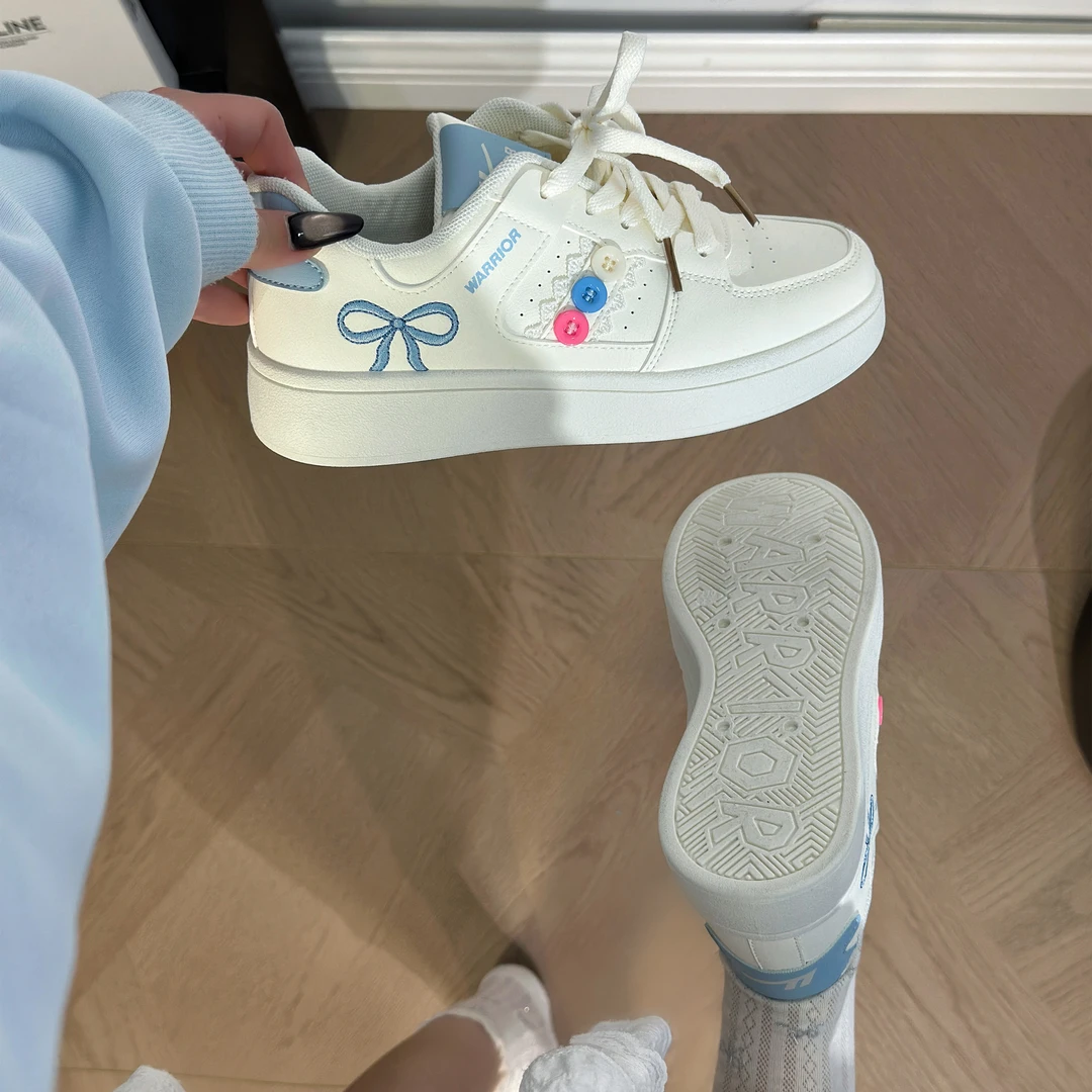 回力软底小白鞋女秋季新款纽扣设计原创板鞋女高级感爆款运动鞋女