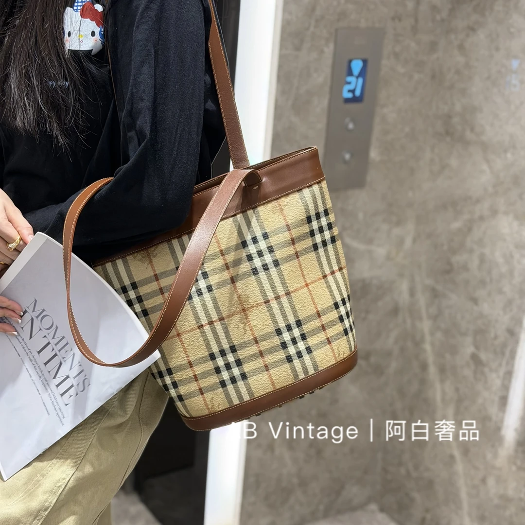 95新 BURBERRY/博柏利 阿白奢品/Burberry 中古格纹腋下水桶包