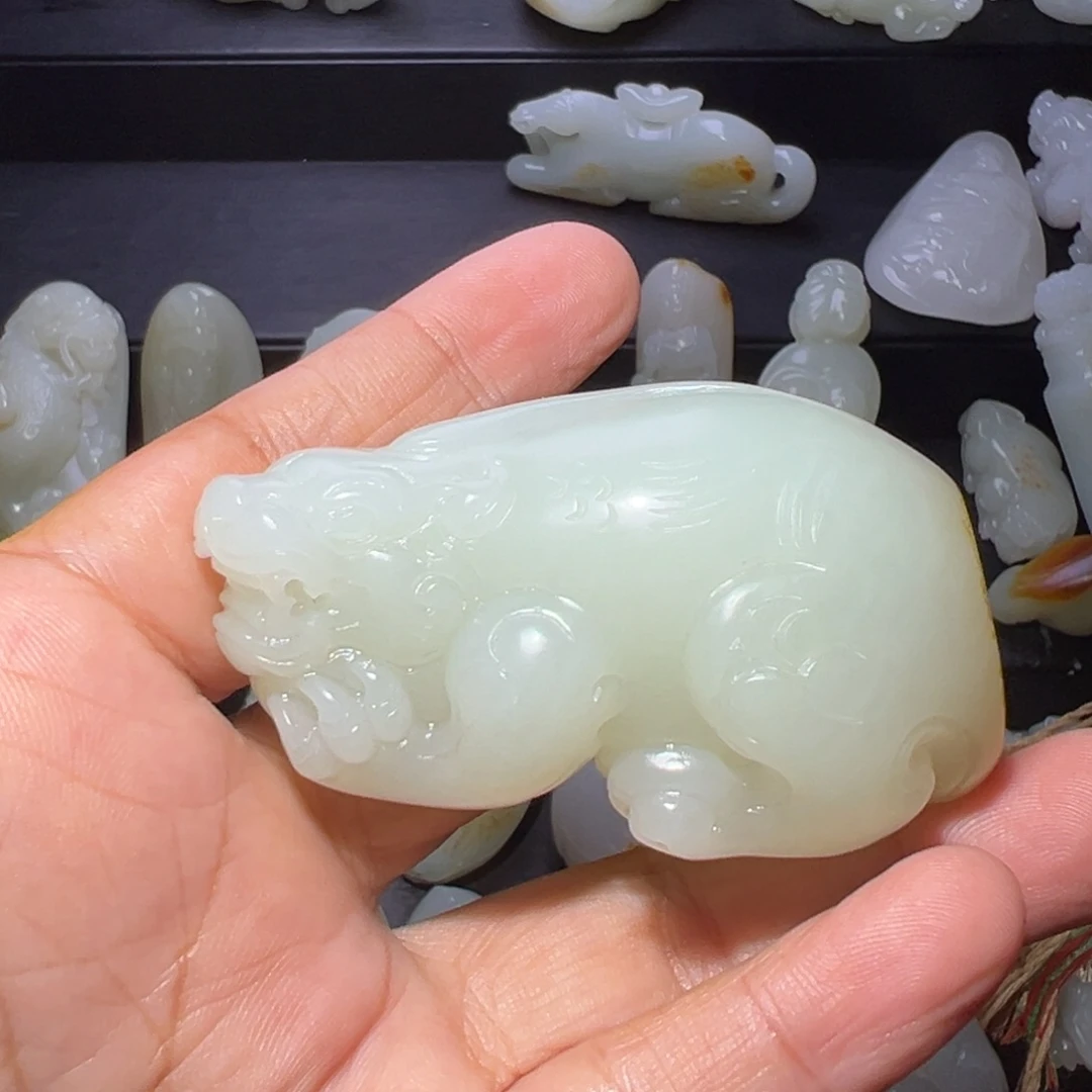 阳****颈饰未镶嵌和田玉