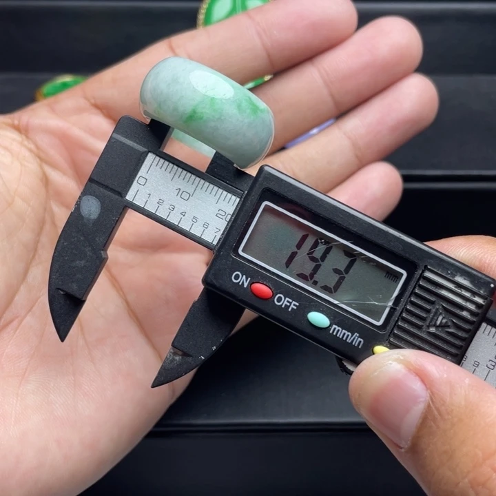 翡翠未镶嵌戒指戒指