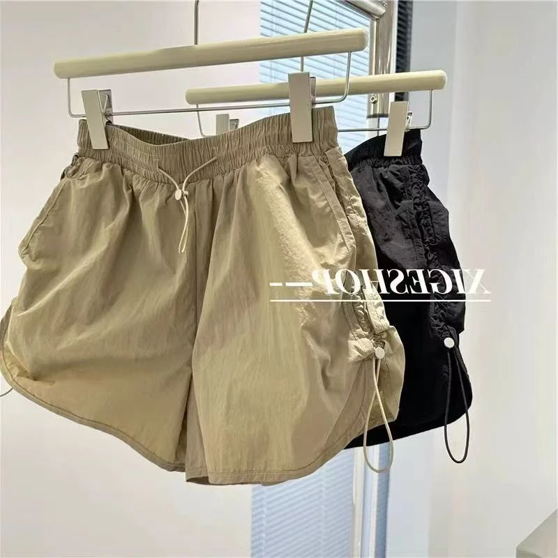 胖mm特大码300斤2024春季韩版运动风设计感抽绳褶皱宽松百搭短裤