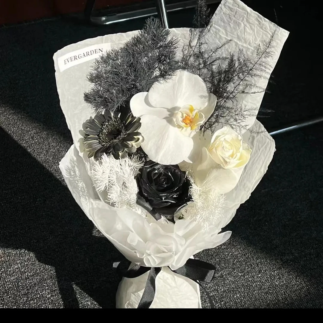 蝴蝶兰黑色玫瑰混搭送男朋友老公花束
