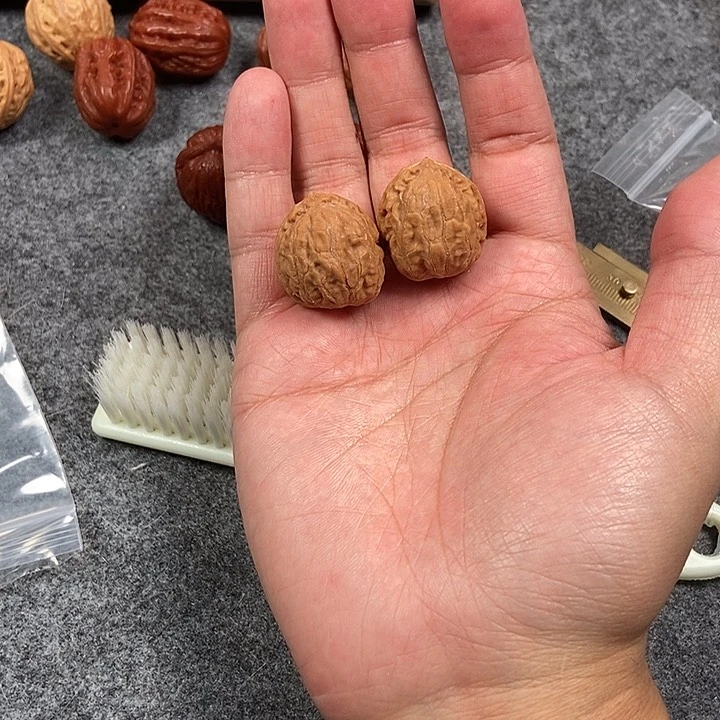 文玩核桃吊坠小蚂蚁纹