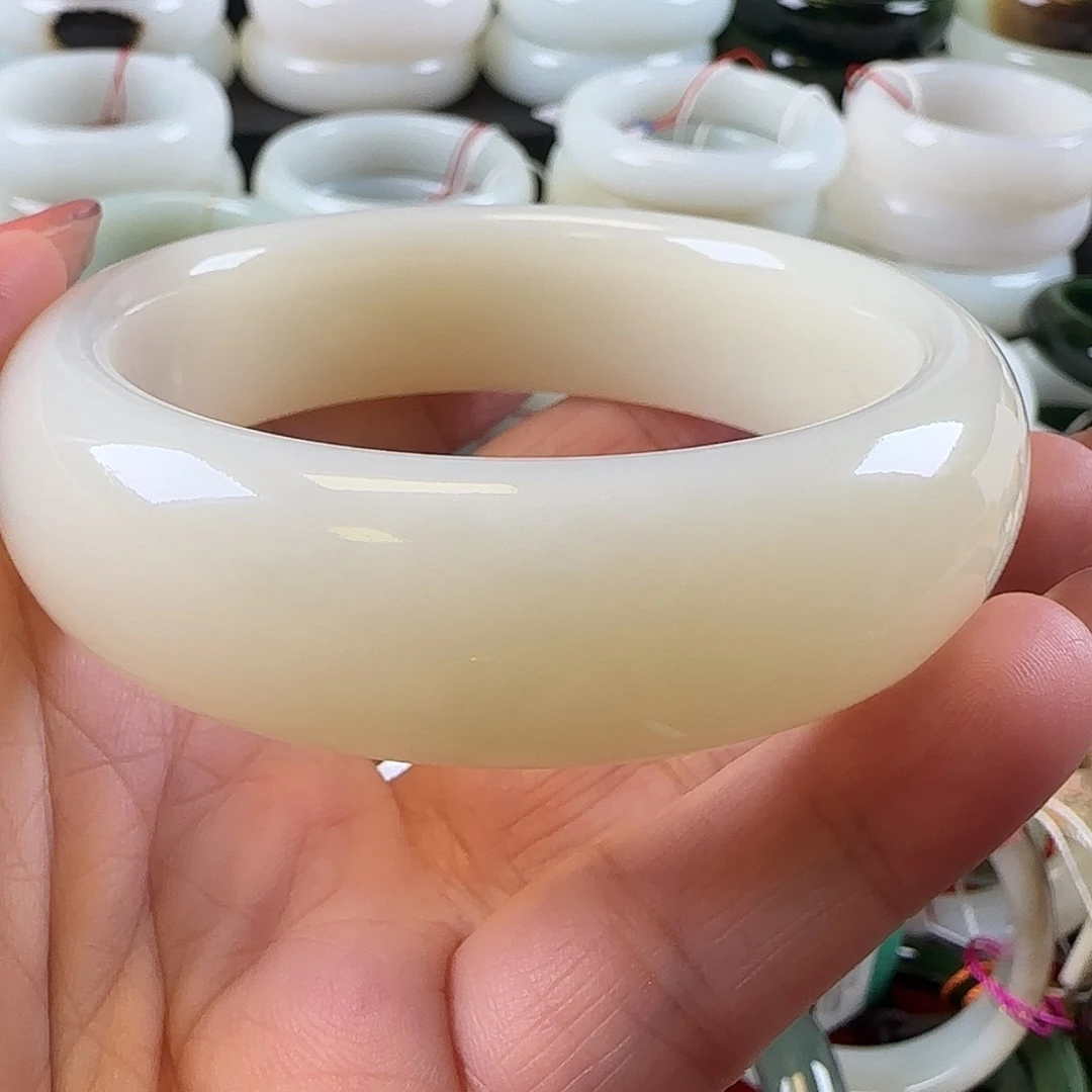 和田玉未镶嵌手镯