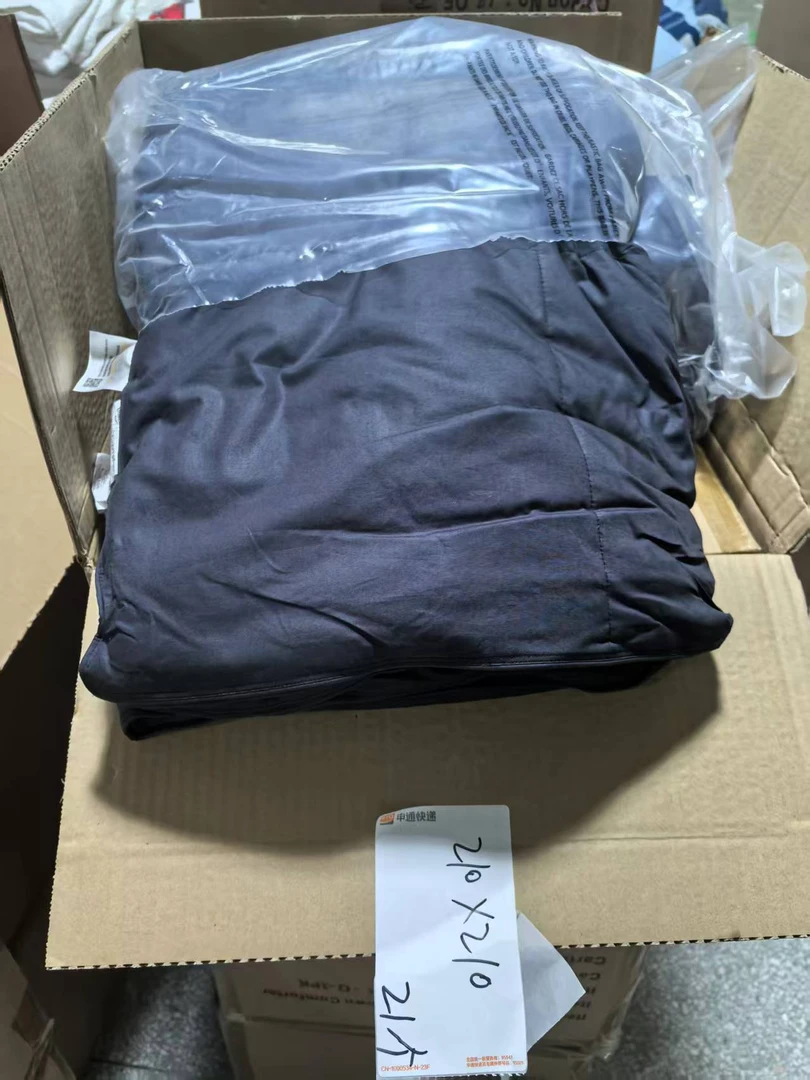 《厚广家》3楼210×210黑色全棉高支棉95%鹅毛被 发1张6斤