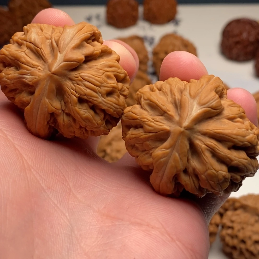 文玩核桃把件42红锦鲤