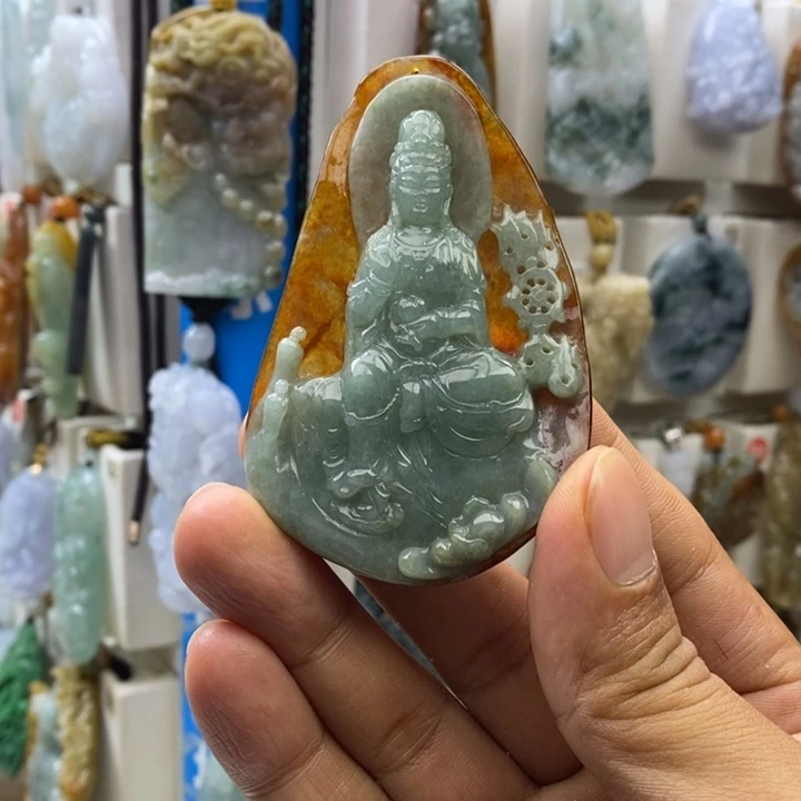 翡翠未镶嵌颈饰观音