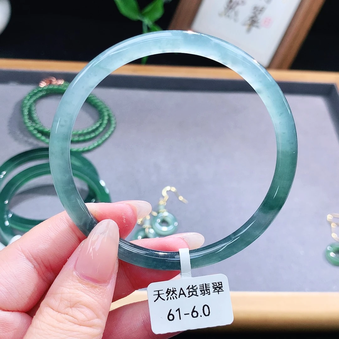 翡翠手镯（圆镯）未镶嵌