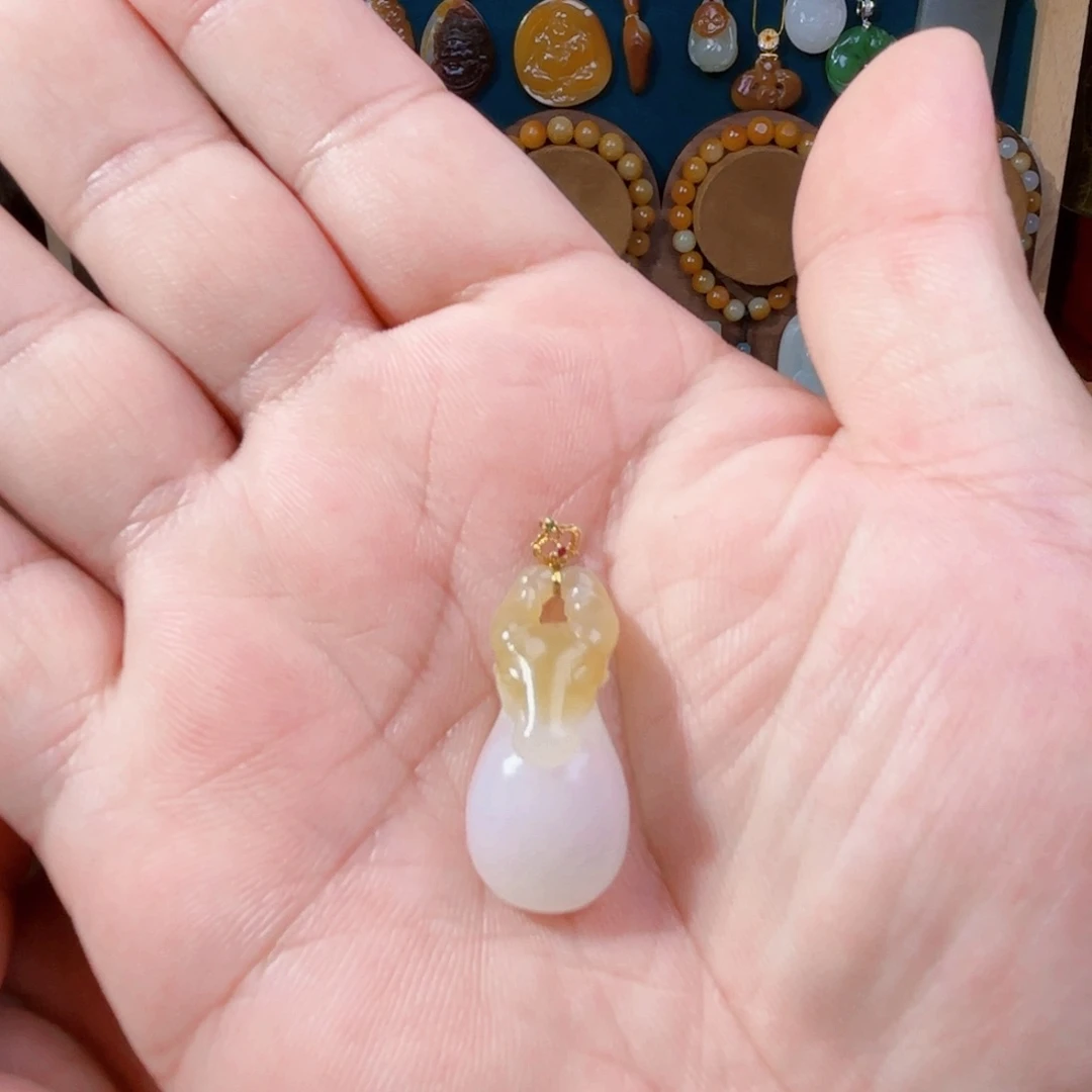 和田玉未镶嵌吊坠(赠链)