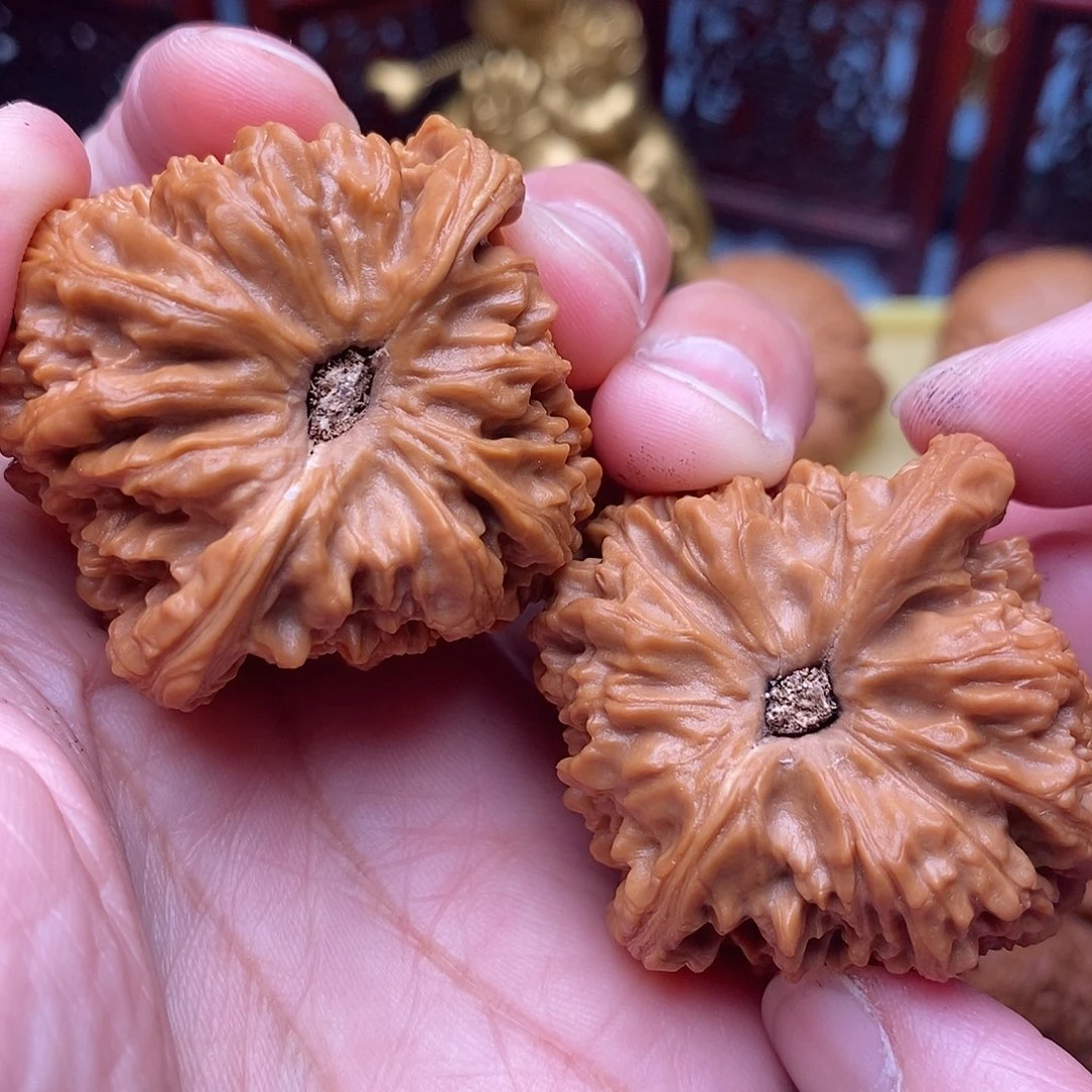 文玩核桃把件全品南疆石凹底42尺