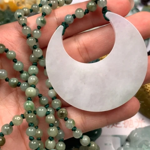 翡翠颈饰未镶嵌翡翠