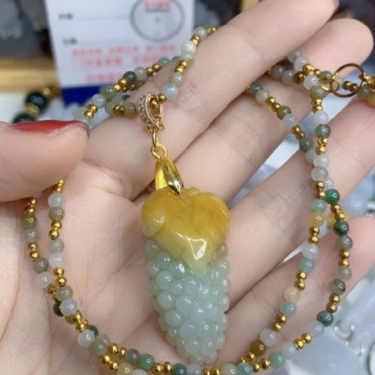 翡翠未镶嵌颈饰葡萄吊坠套链
