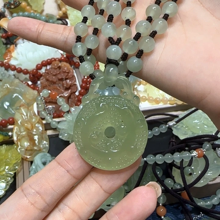 未镶嵌蛇纹石玉吊坠