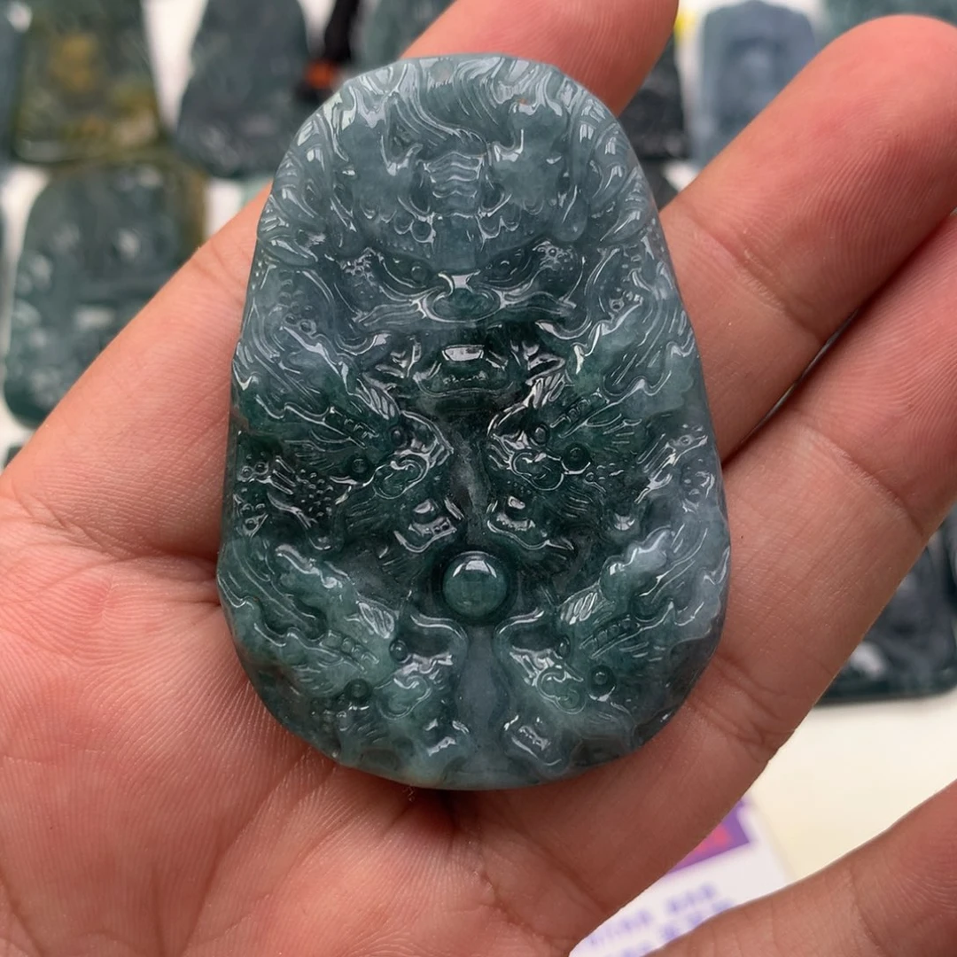 颈饰未镶嵌翡翠龙牌