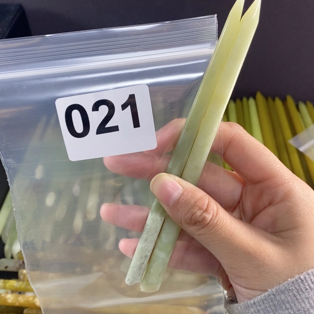 未镶嵌蛇纹石玉发簪温**?