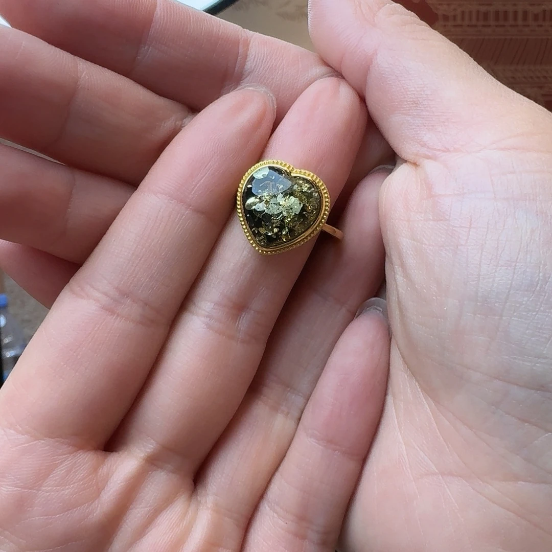 未镶嵌颈饰琥珀戒指