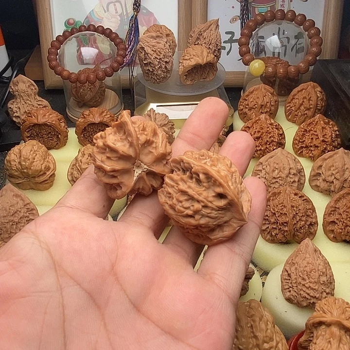 吊****桃核把件盘山人奔38