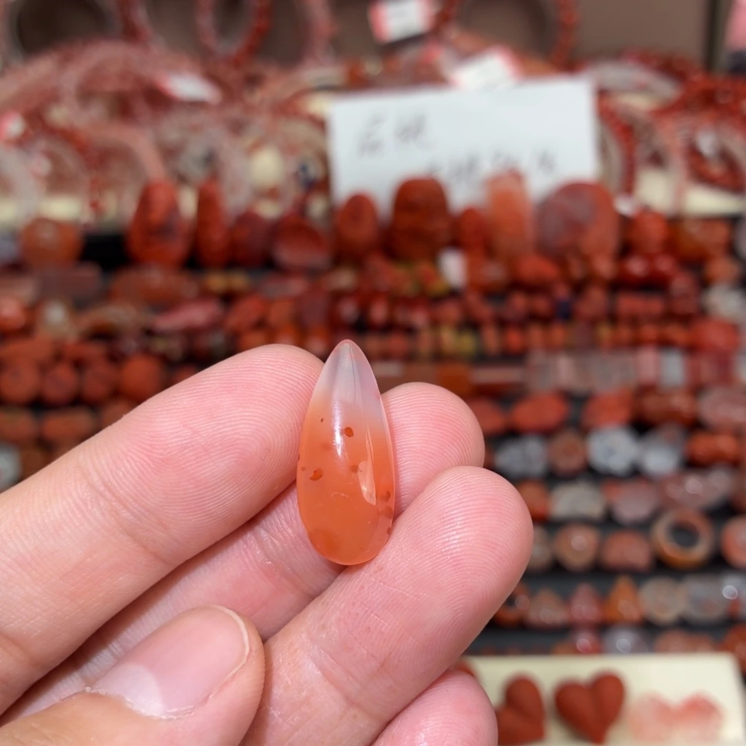 南红玛瑙未镶嵌颈饰水滴1