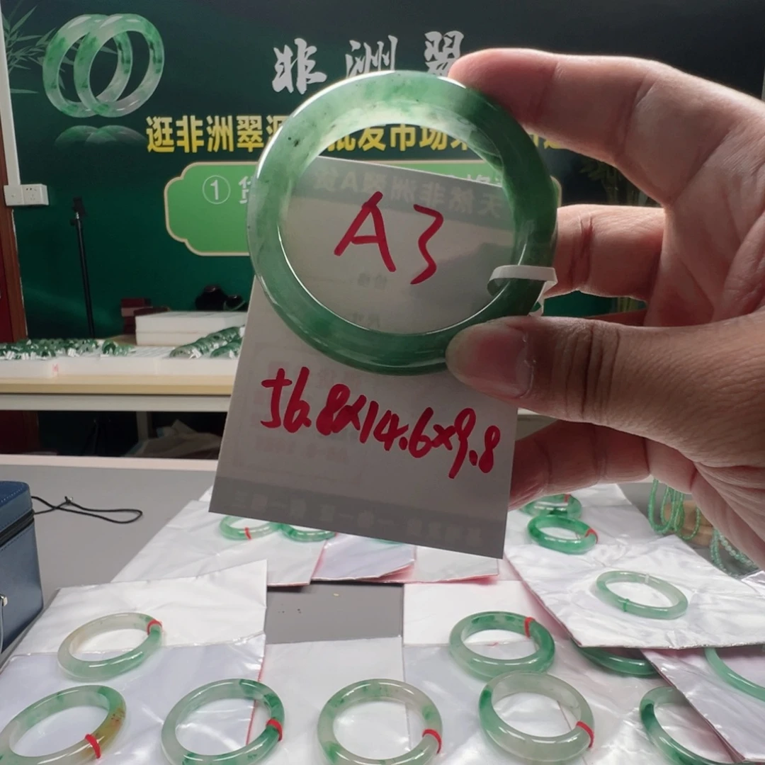 未镶嵌手镯石英质玉