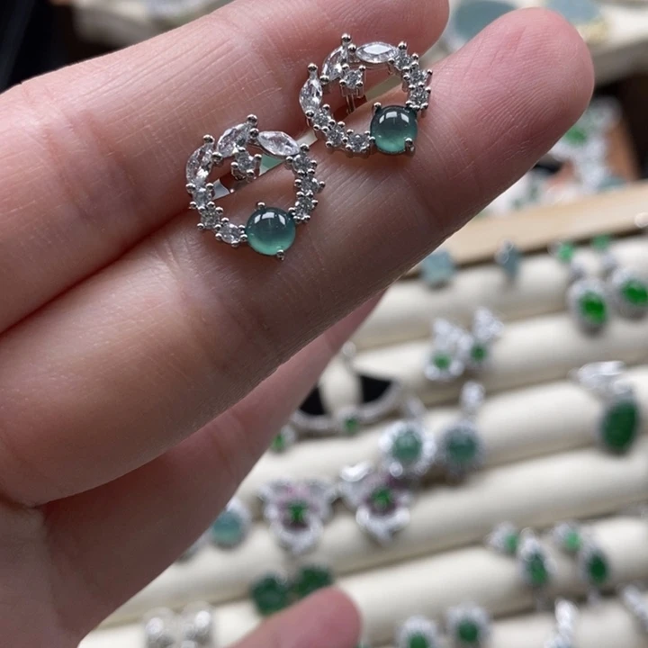 翡翠颈饰未镶嵌翡翠