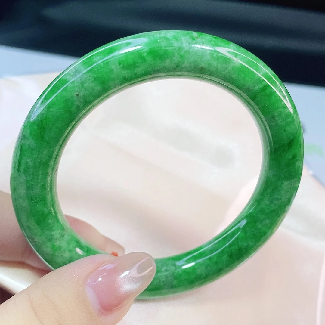 翡翠手镯未镶嵌54圈