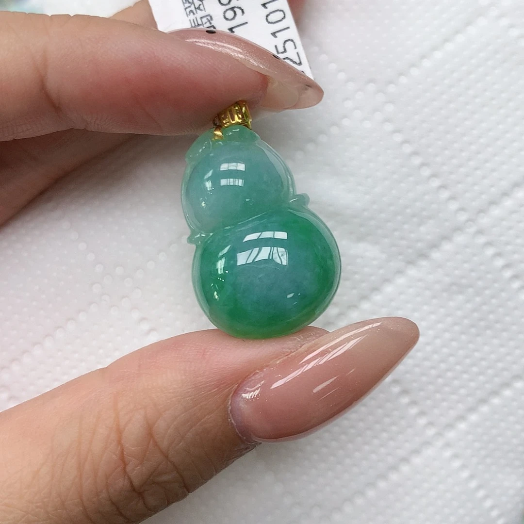 颈饰18K金镶嵌翡翠
