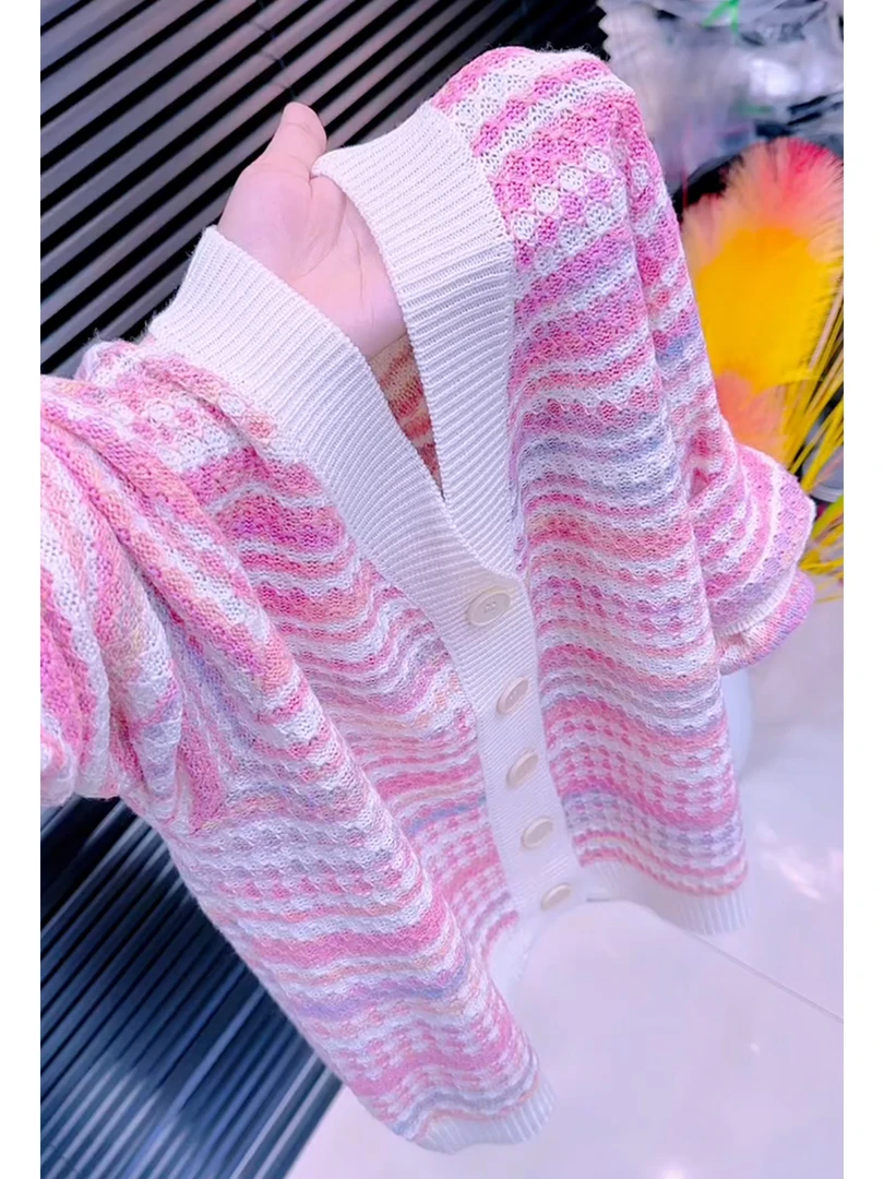 高级感别致撞色v领针织开衫女2025秋冬新款绝美减龄舒适长袖毛衣