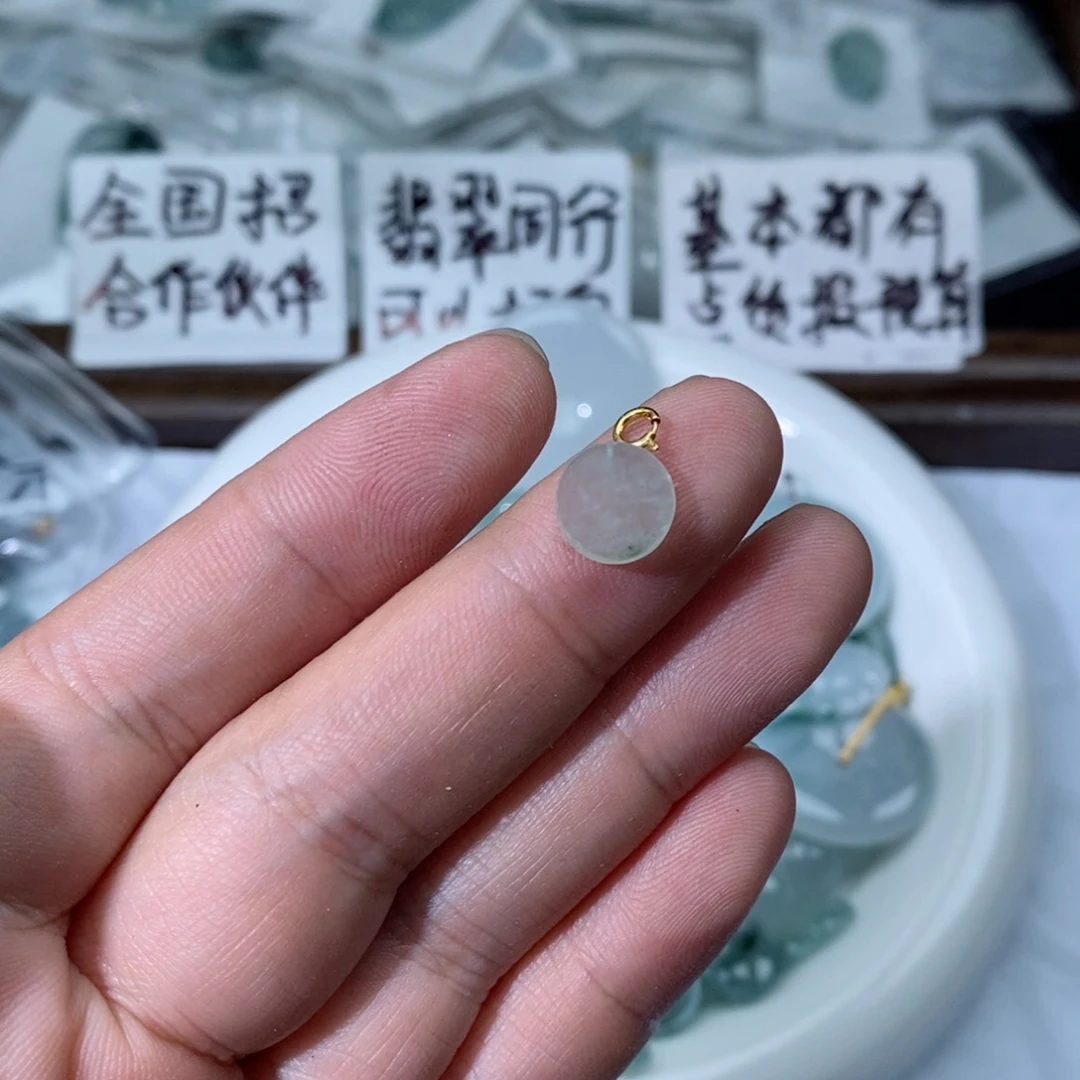 颈饰18K金镶嵌翡翠