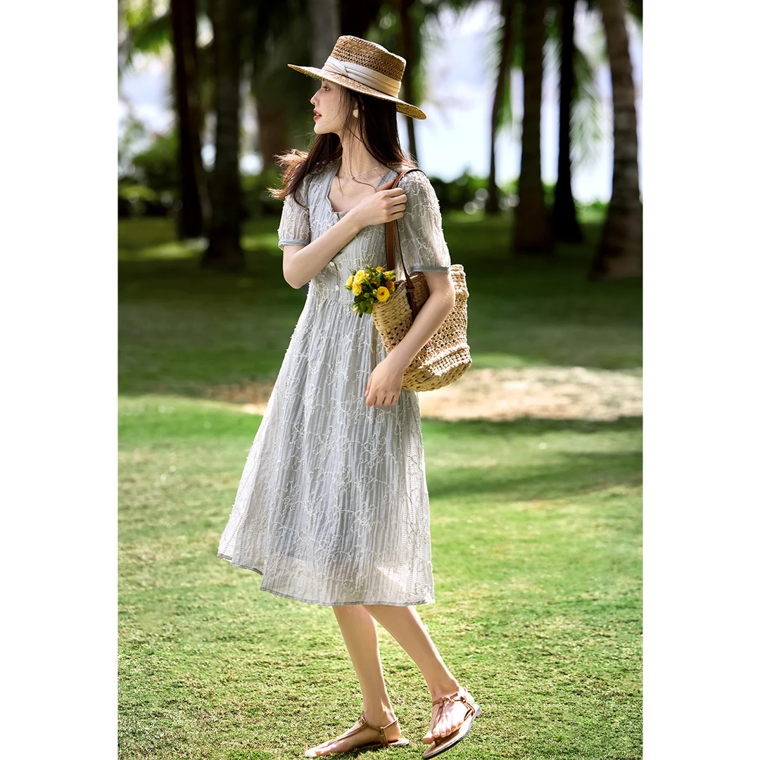 XWI/欣未2025夏季女款立体刺绣小泡泡袖法式优雅收腰连衣裙女2677