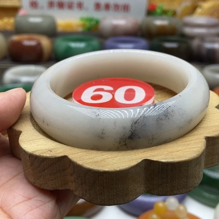 未镶嵌手镯石英质玉