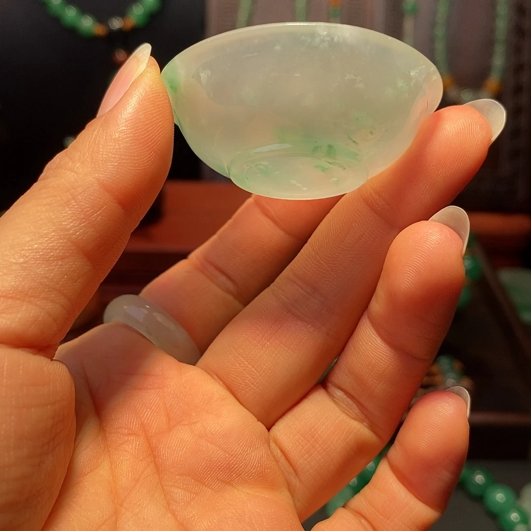 小***包石英质玉（非洲翠）未镶嵌杯子