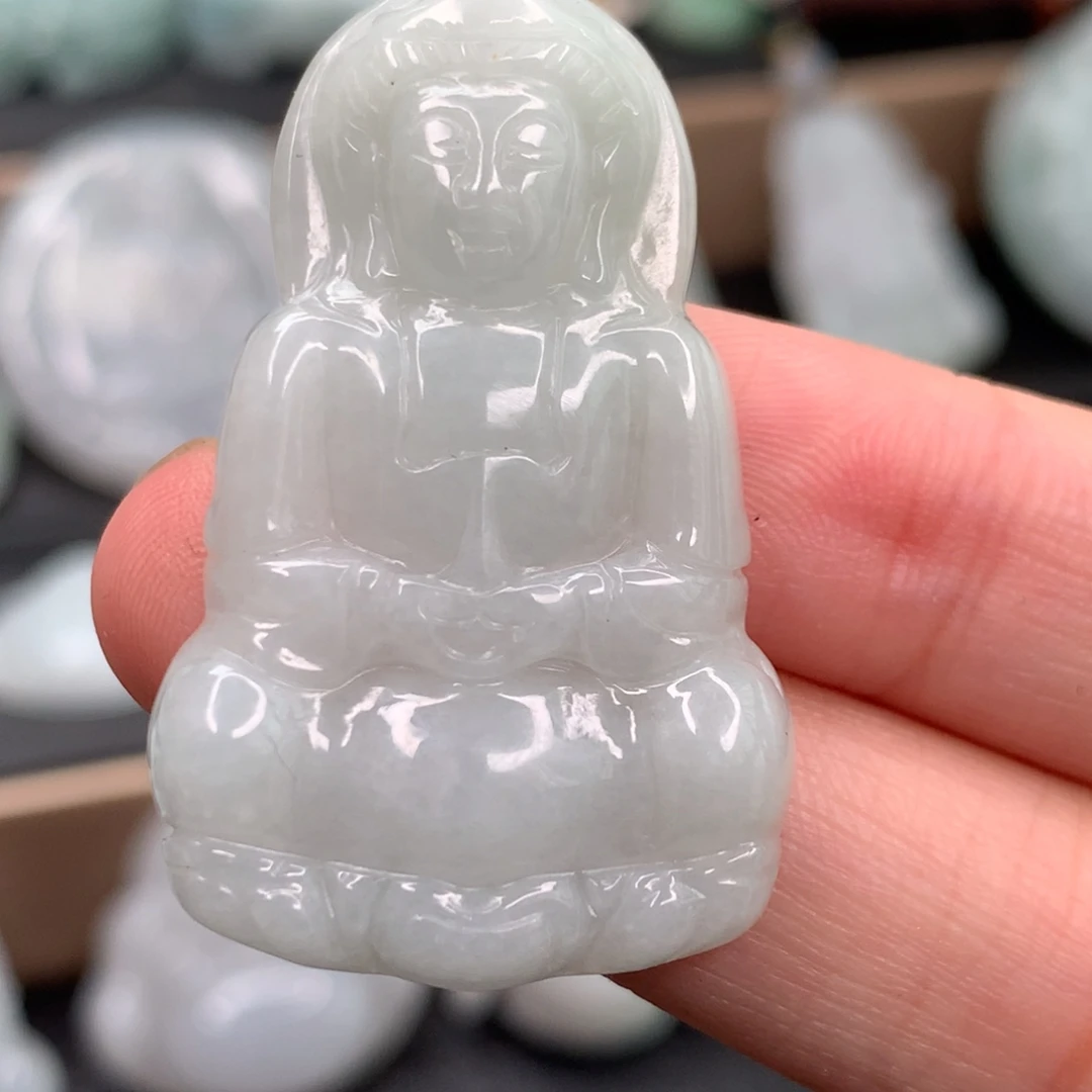 翡翠未镶嵌颈饰观音