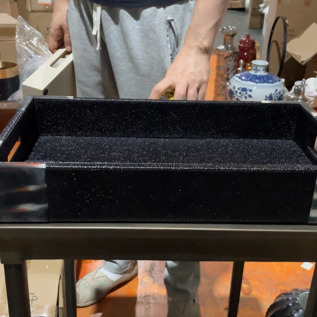 陶瓷花瓶，仿真绿植。